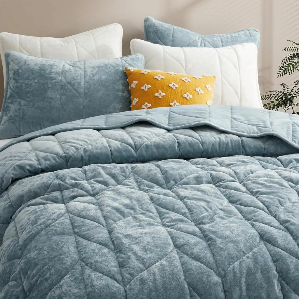 Oli Anderson Velvet Reversible Quilt Set - 3 Piece