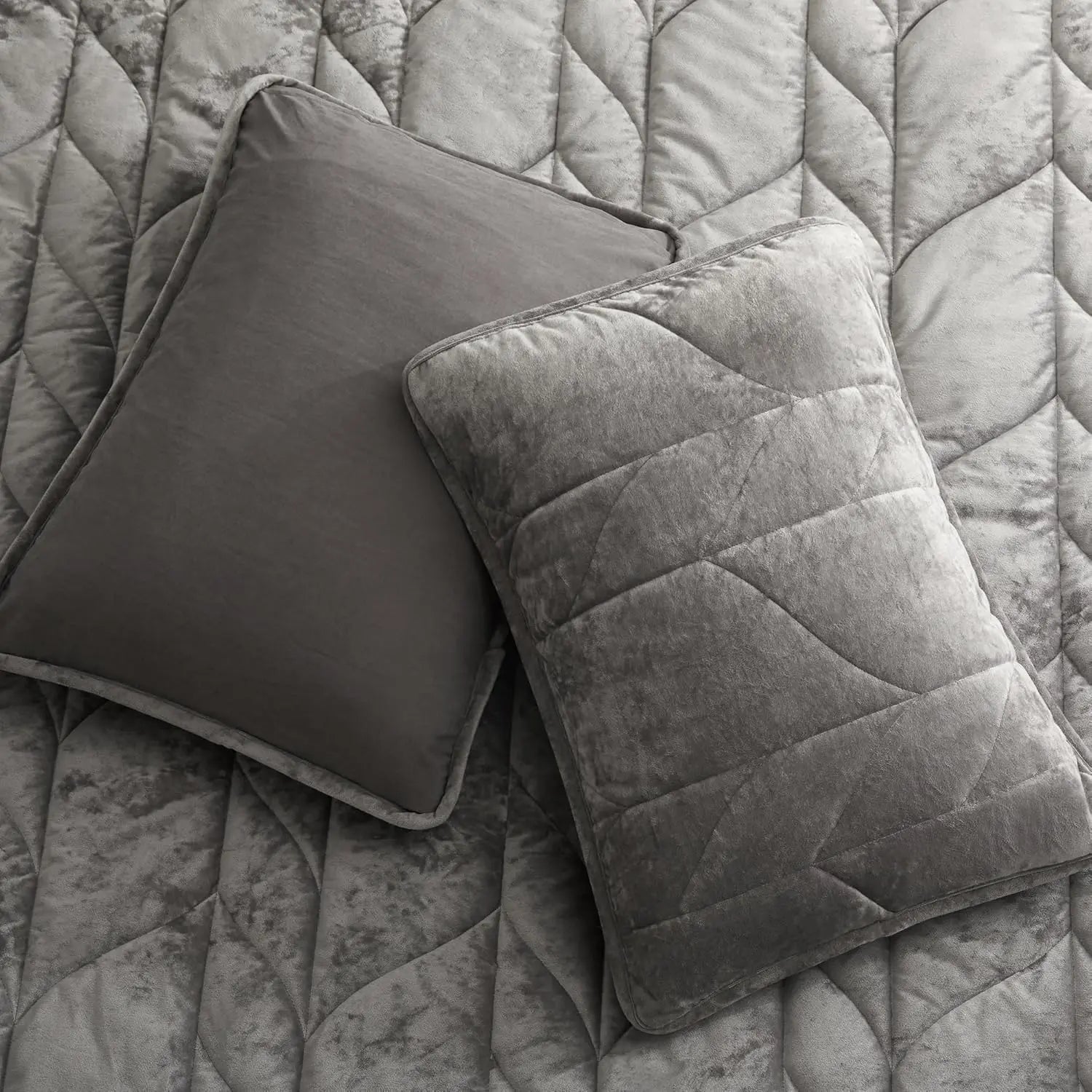 Oli Anderson Velvet Reversible Quilt Set - 3 Piece