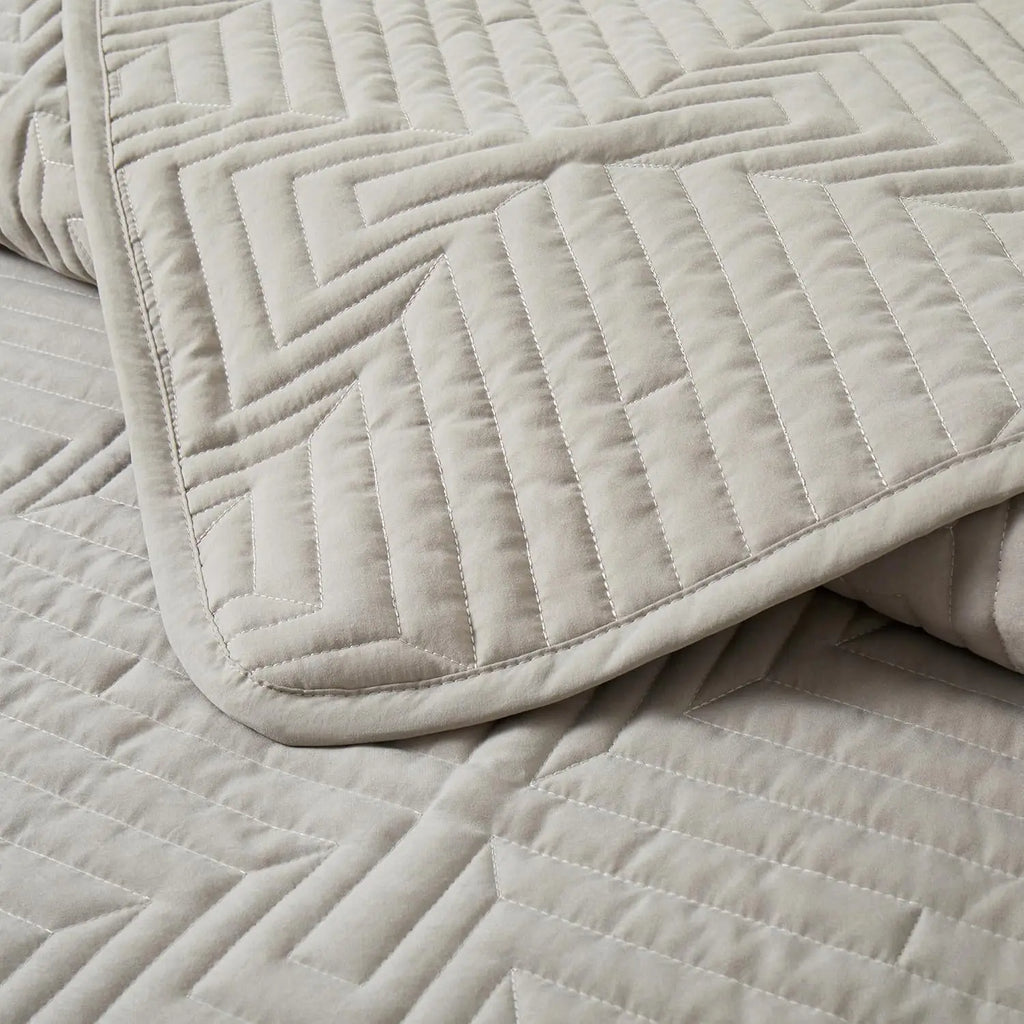 Oli Anderson Quilt Set - 3 Piece Lightweight Bedspread