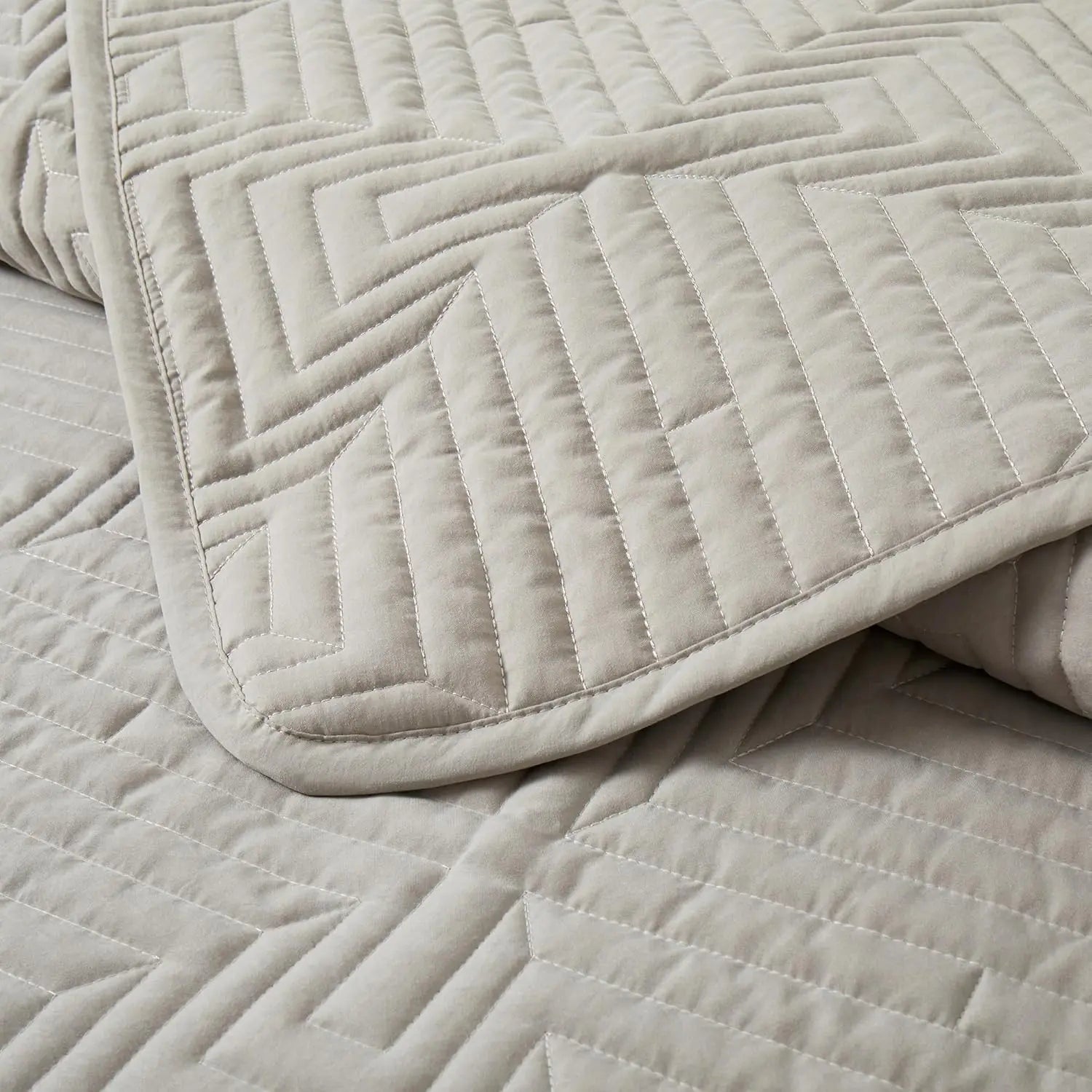 Oli Anderson Quilt Set - 3 Piece Lightweight Bedspread