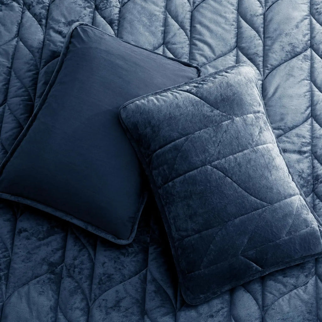 Oli Anderson Velvet Reversible Quilt Set - 3 Piece