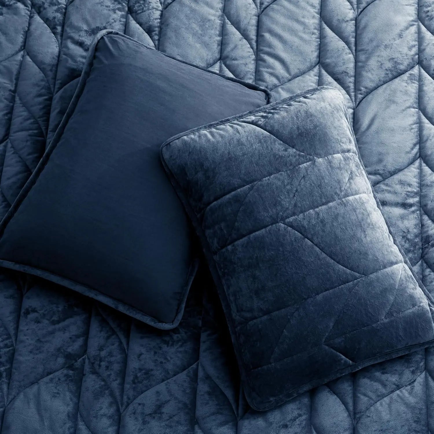 Oli Anderson Velvet Reversible Quilt Set - 3 Piece