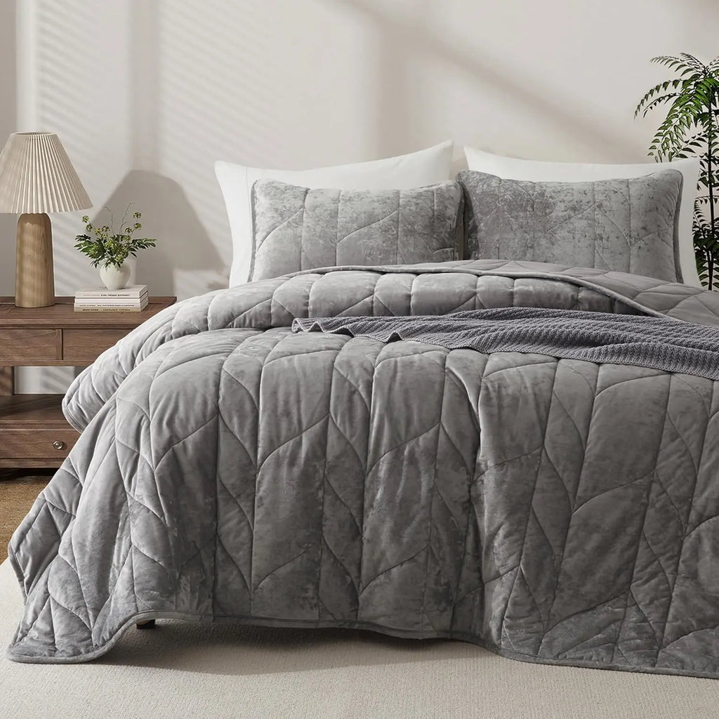 Oli Anderson Velvet Reversible Quilt Set - 3 Piece