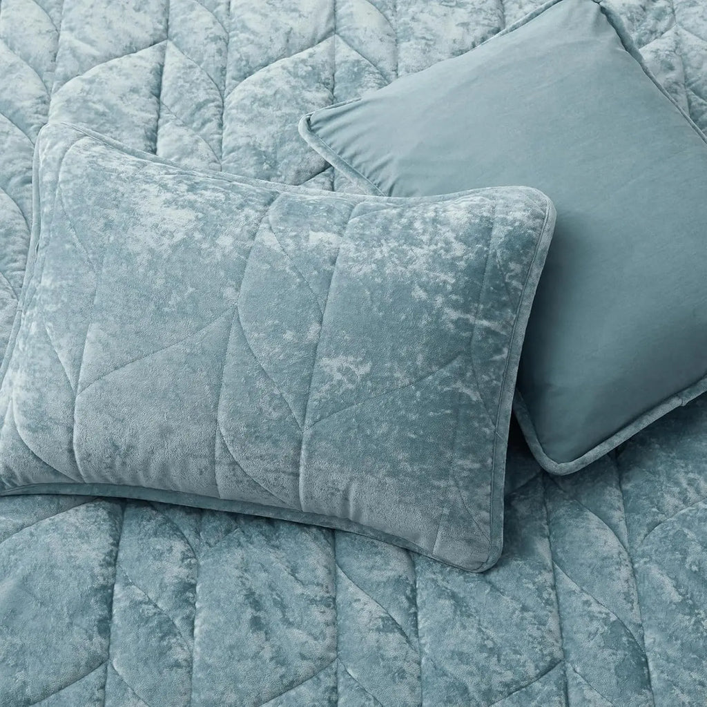 Oli Anderson Velvet Reversible Quilt Set - 3 Piece