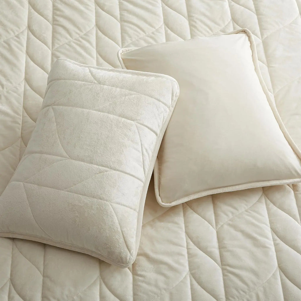 Oli Anderson Velvet Reversible Quilt Set - 3 Piece