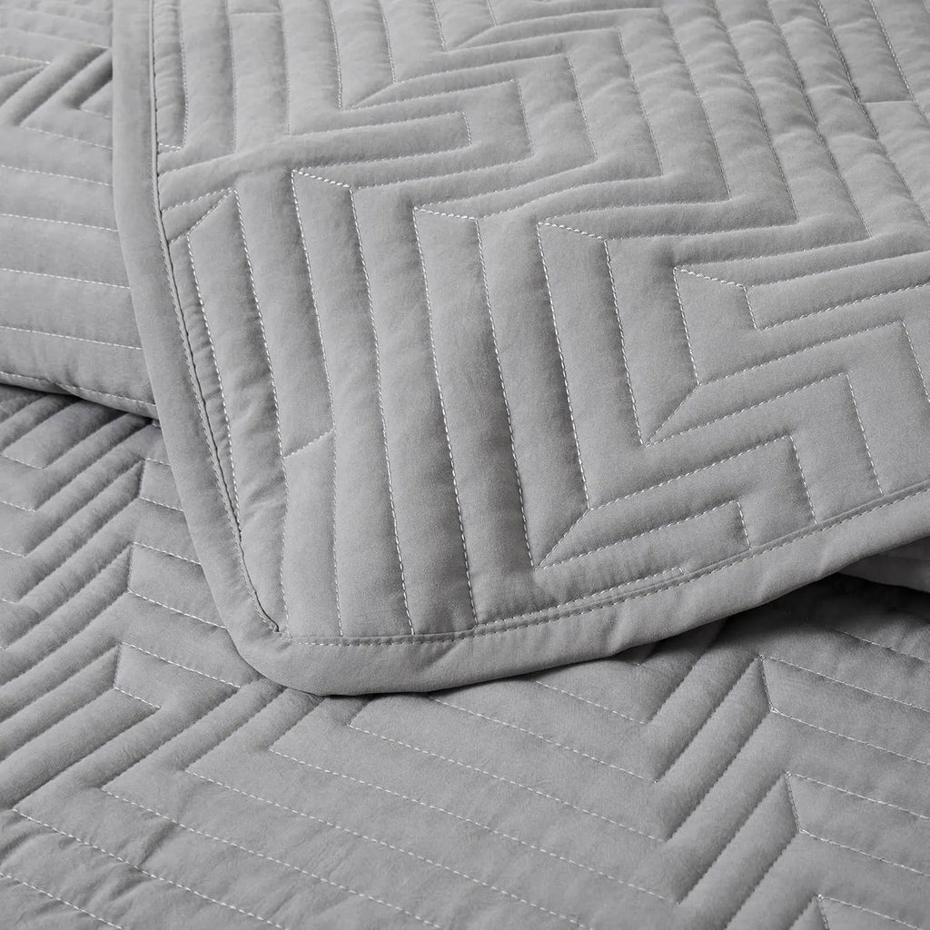 Oli Anderson Quilt Set - 3 Piece Lightweight Bedspread